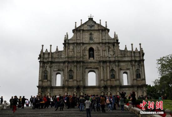 資料圖:澳門大三巴牌坊。<a target='_blank' href='http://www.chinanews.com/'>中新社</a>記者 陳小愿 攝 點(diǎn)擊進(jìn)入下一頁(yè)